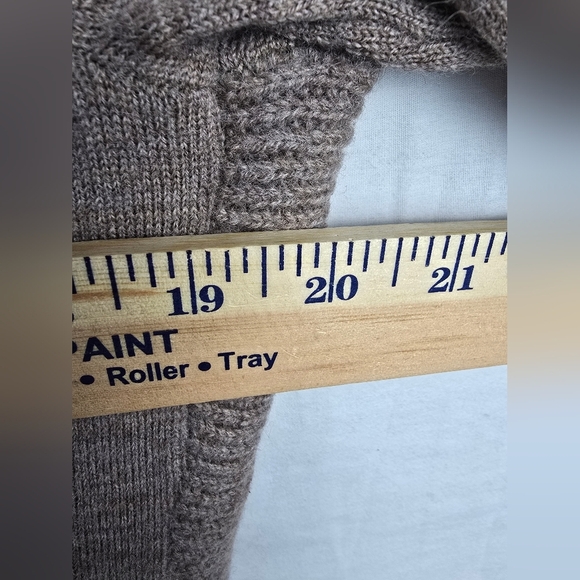 Cynthia Rowley Elegant Tan Women's Merino Wool Cardigan Sweater with Buckle Sz L - Picture 12 of 14